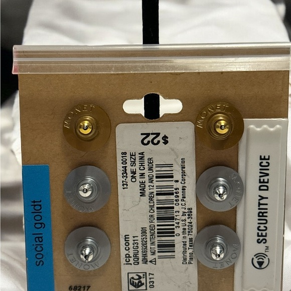 🛍️3 for $25🛍️ Monet Gold & Silver Tone Studs & CZ Earrings - Picture 2 of 4